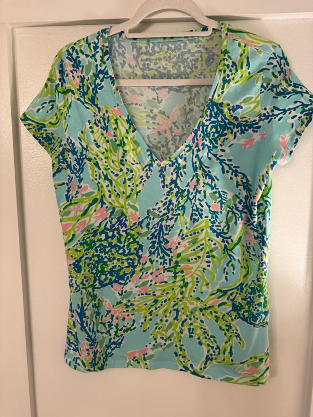 Lilly Pulitzer pastel blue green floral short sleeve v-neck t-shirt size Medium
